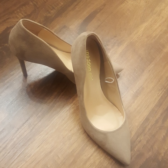 Heels - Picture 3 of 3